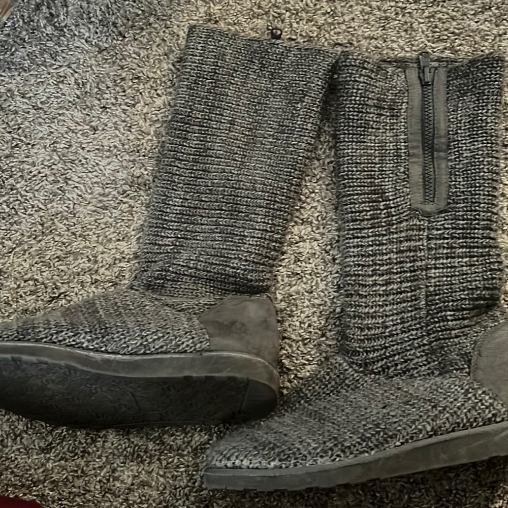Grey knit boots